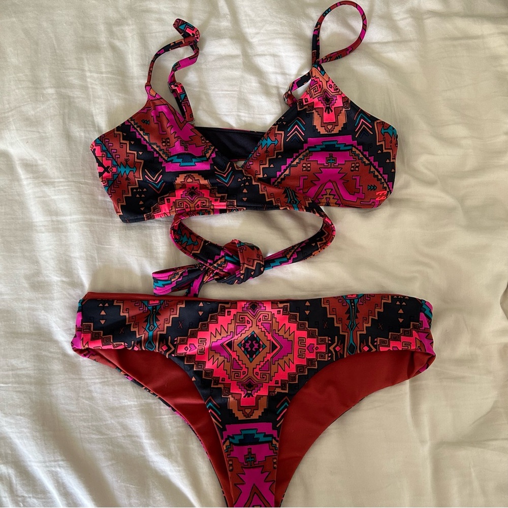 Billabong Tribal Print Bikini with Wrap Top & Reversible bottoms -